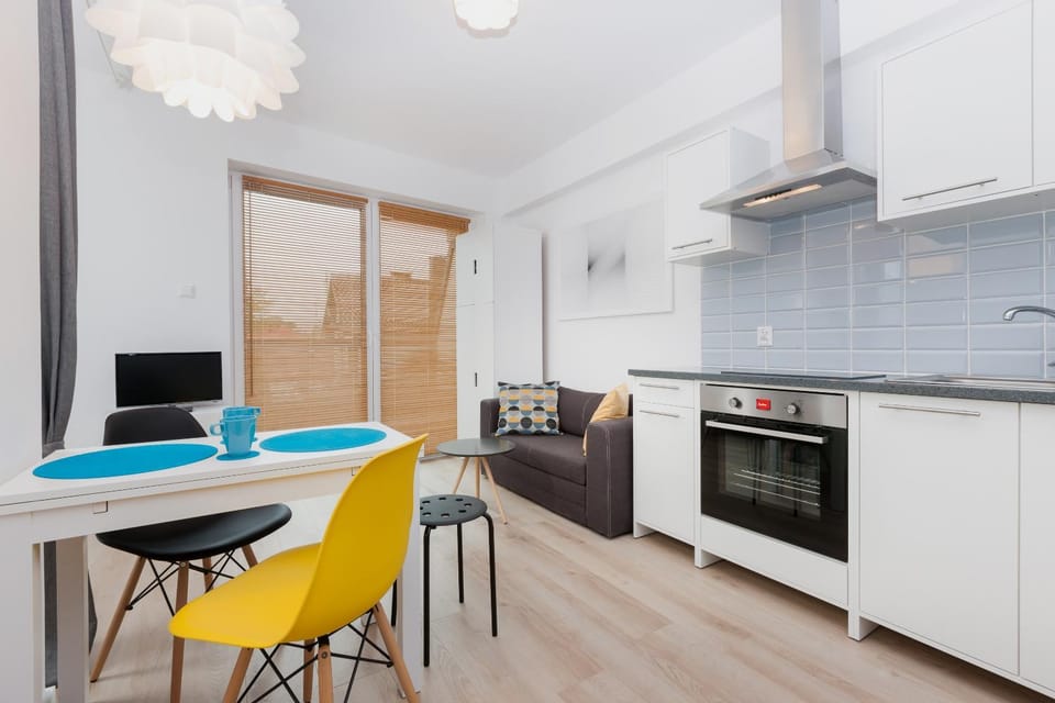 TV and multimedia, Kitchen or kitchenette, Photo of the whole room, Decorative detail, Seating area