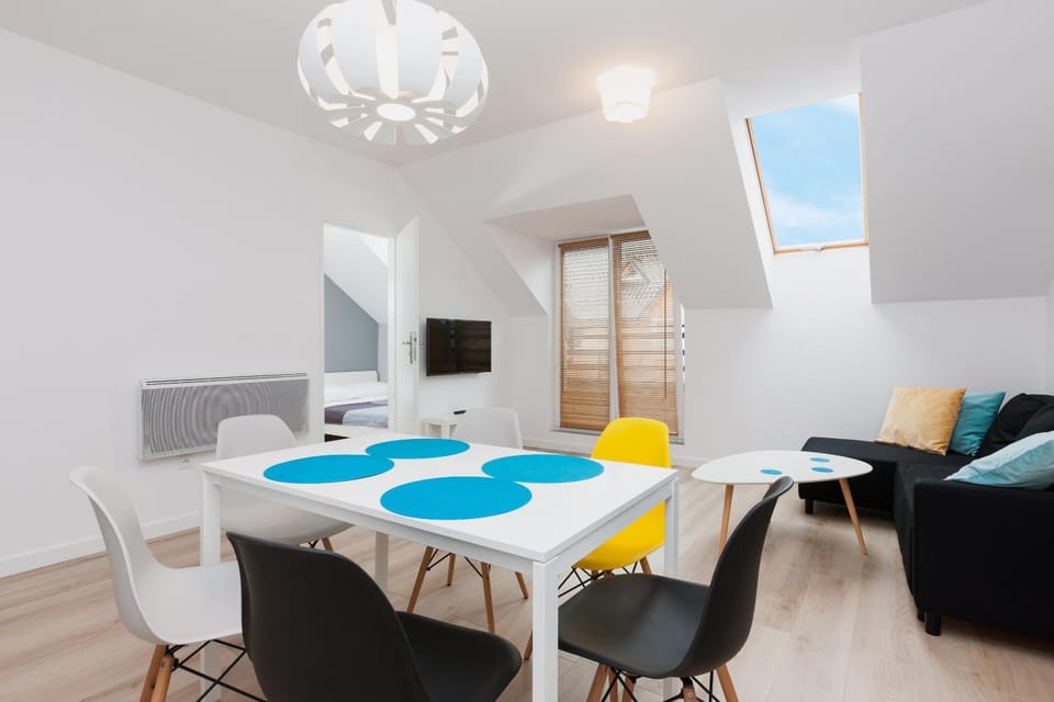 TV and multimedia, Living room, Seating area, Street view