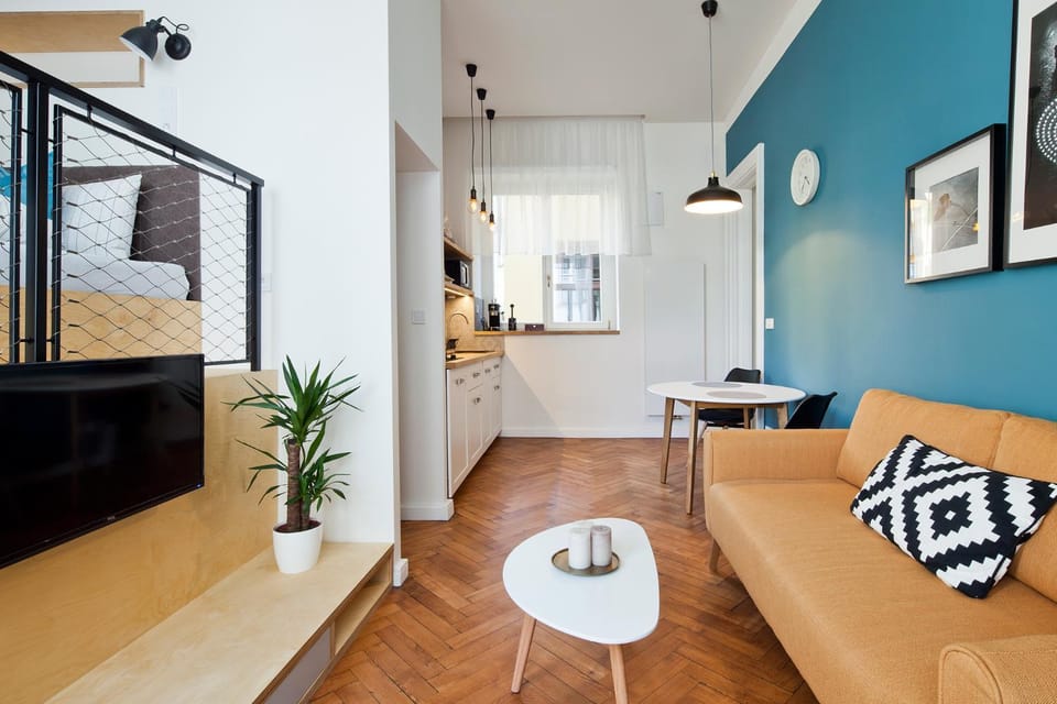 Kitchen or kitchenette, Living room, Seating area, Dining area