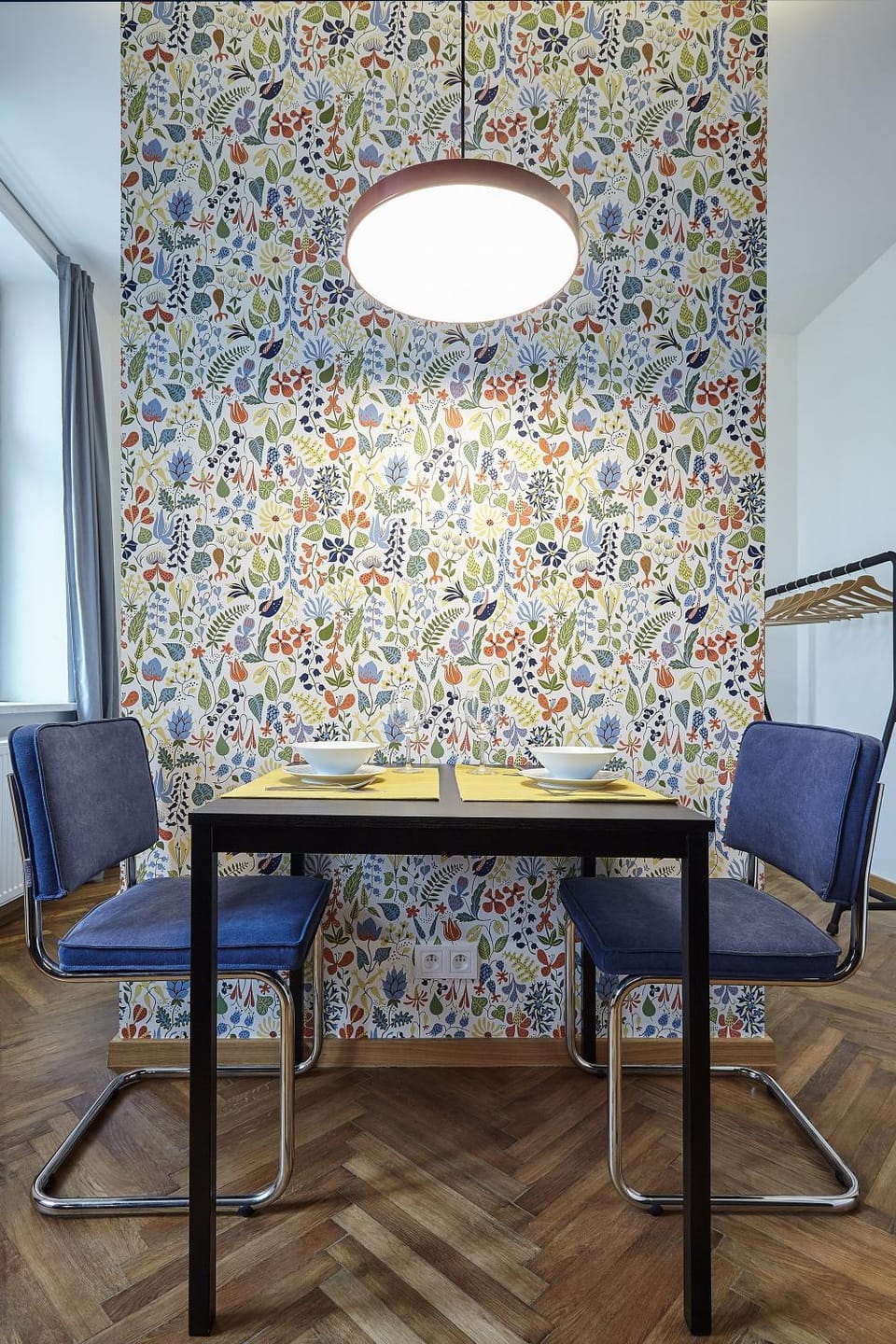 Seating area, Dining area