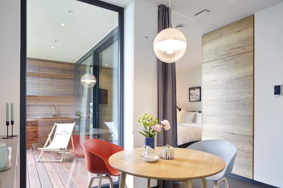 Shower, Bathroom, Coffee/tea facilities, Balcony/Terrace, Kitchen or kitchenette, Seating area, Dining area, Pets, Sea view