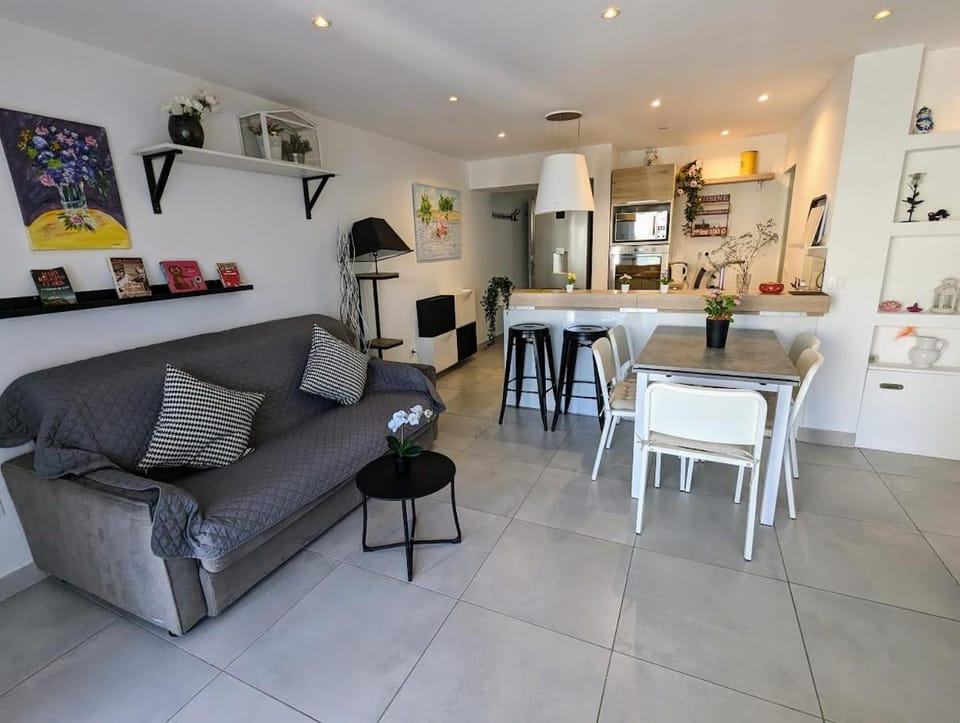 Living room, Lounge or bar