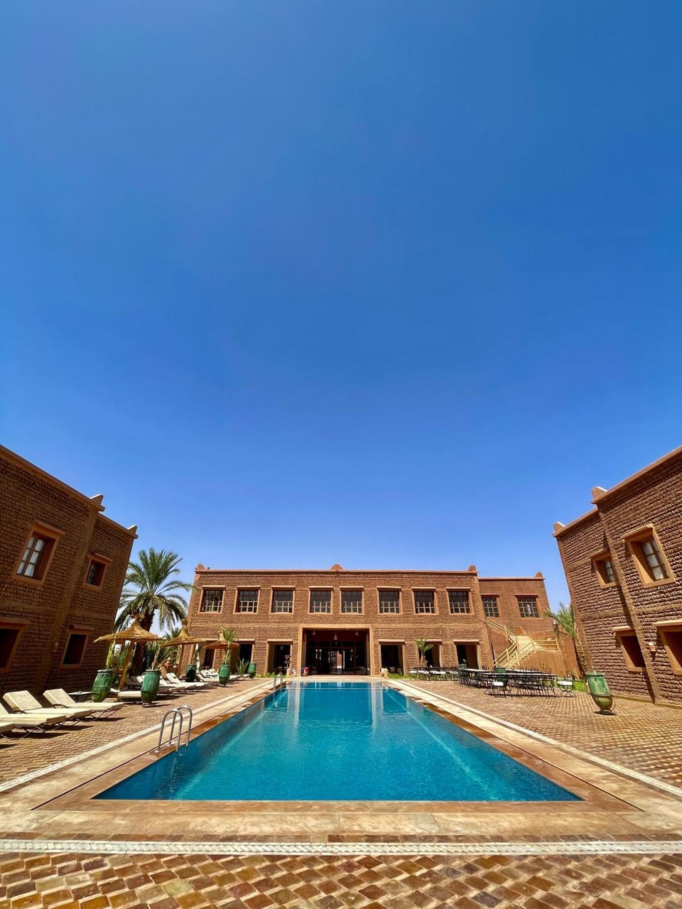 Property building, Day, Pool view, Swimming pool, sunbed