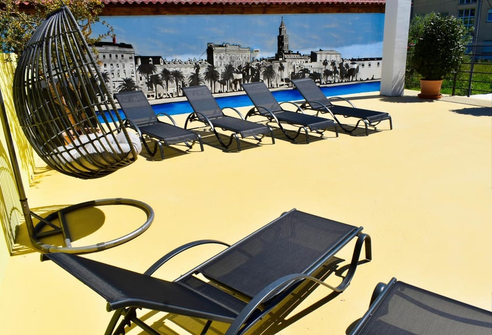 Seating area, sunbed