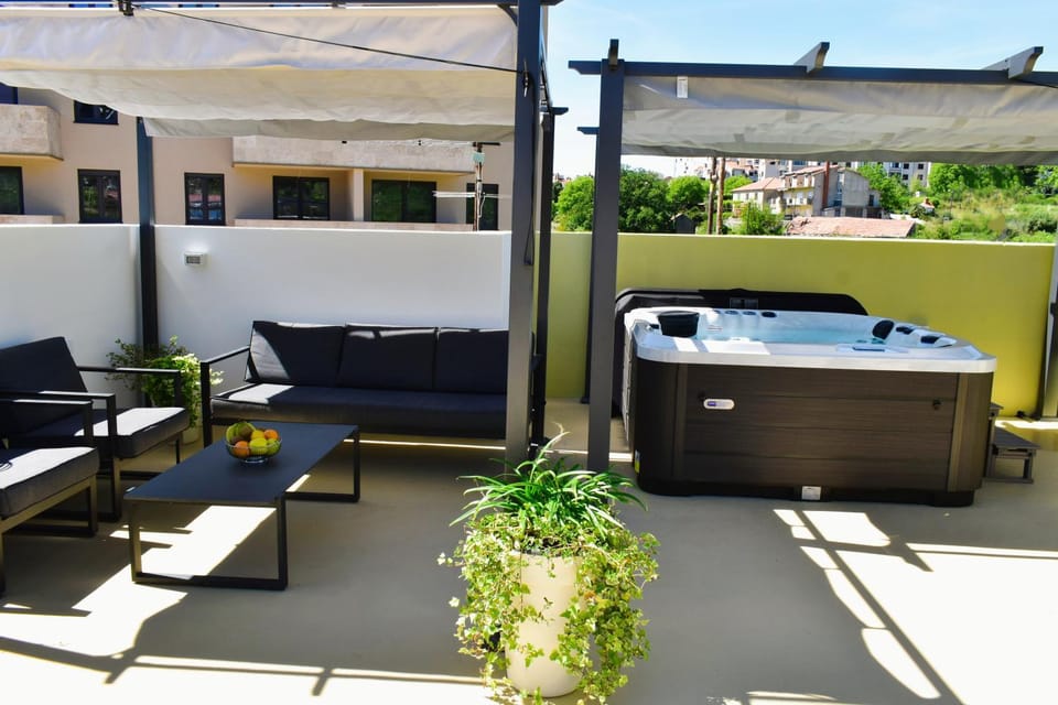 Patio, Day, Natural landscape, Hot Tub, View (from property/room), Balcony/Terrace, Seating area, sunbed