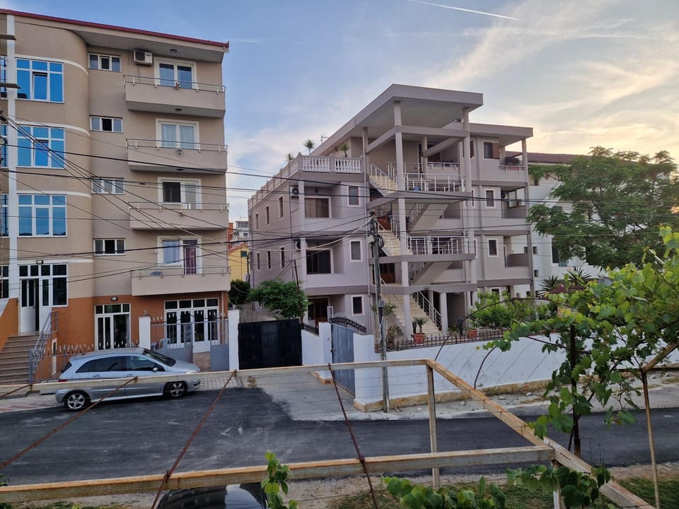 Property building, Day, Location