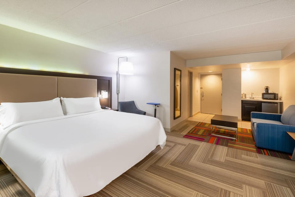 Bed, Seating area