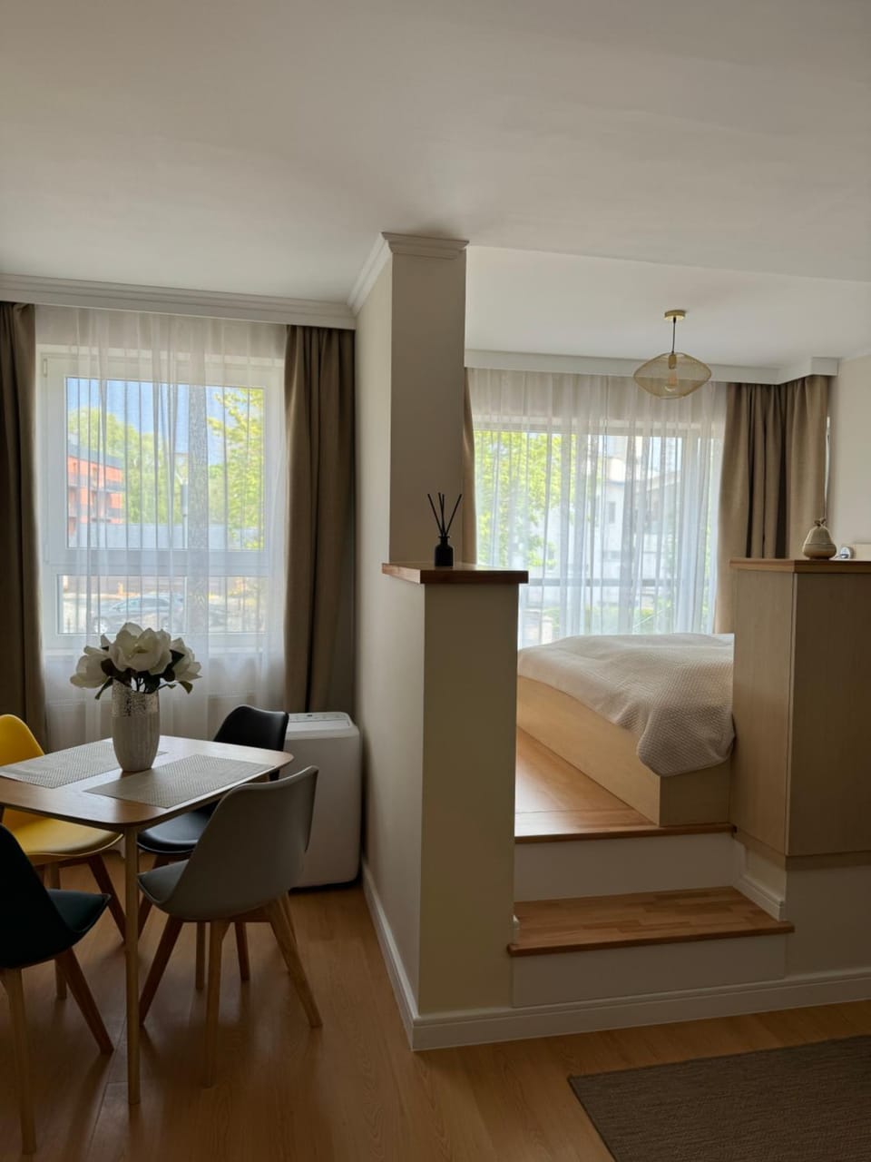 Bed, Photo of the whole room, Seating area, Dining area, Bedroom
