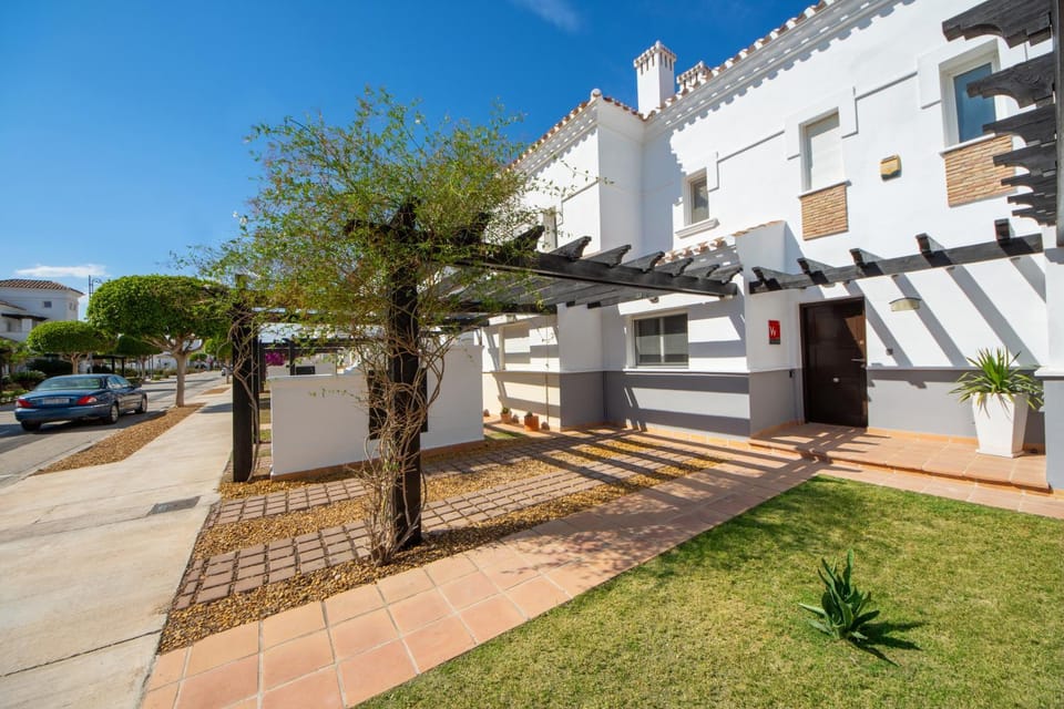 Property building, Facade/entrance, Garden, Garden view, Garden view, Street view, Quiet street view, Parking