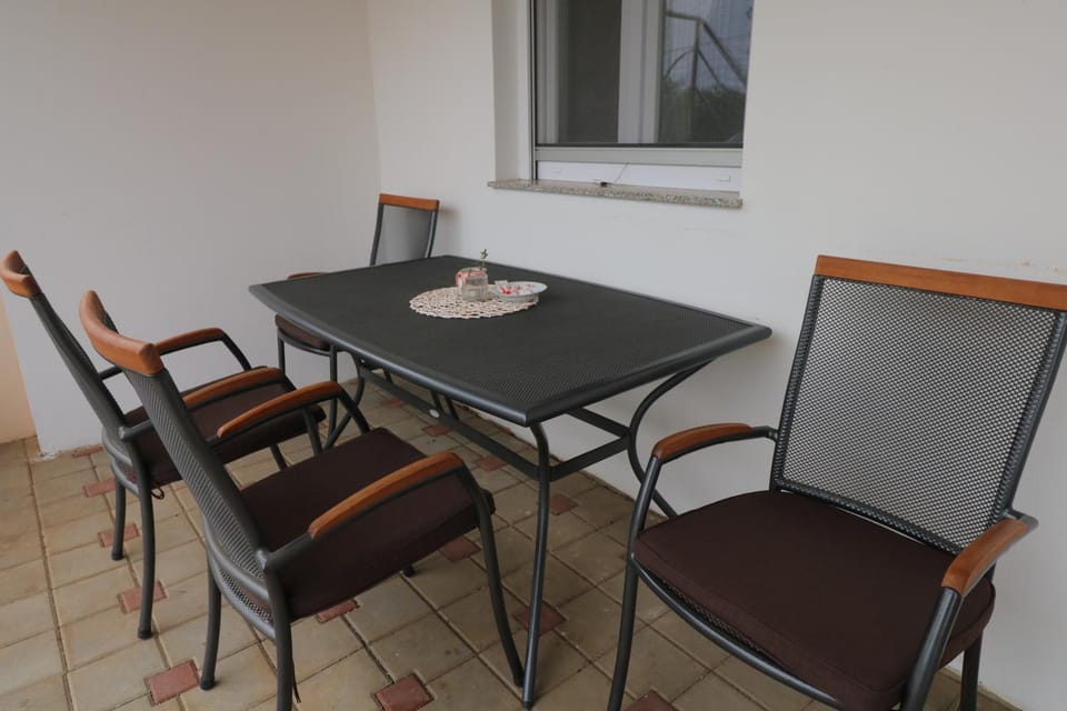 Balcony/Terrace, Drinks, Alcoholic drinks