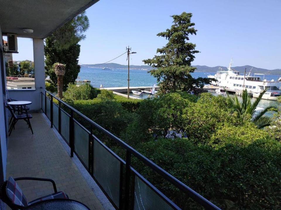 Amazing seaview apartment with a balcony near the beach - Kneza Trpimira I Apartment in Zadar