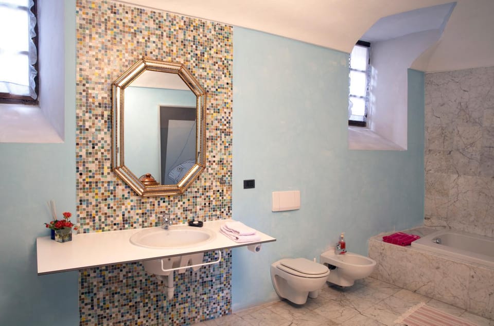 Toilet, Bathroom, Bath, bidet, towels