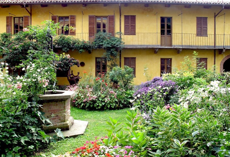 Property building, Spring, Garden view