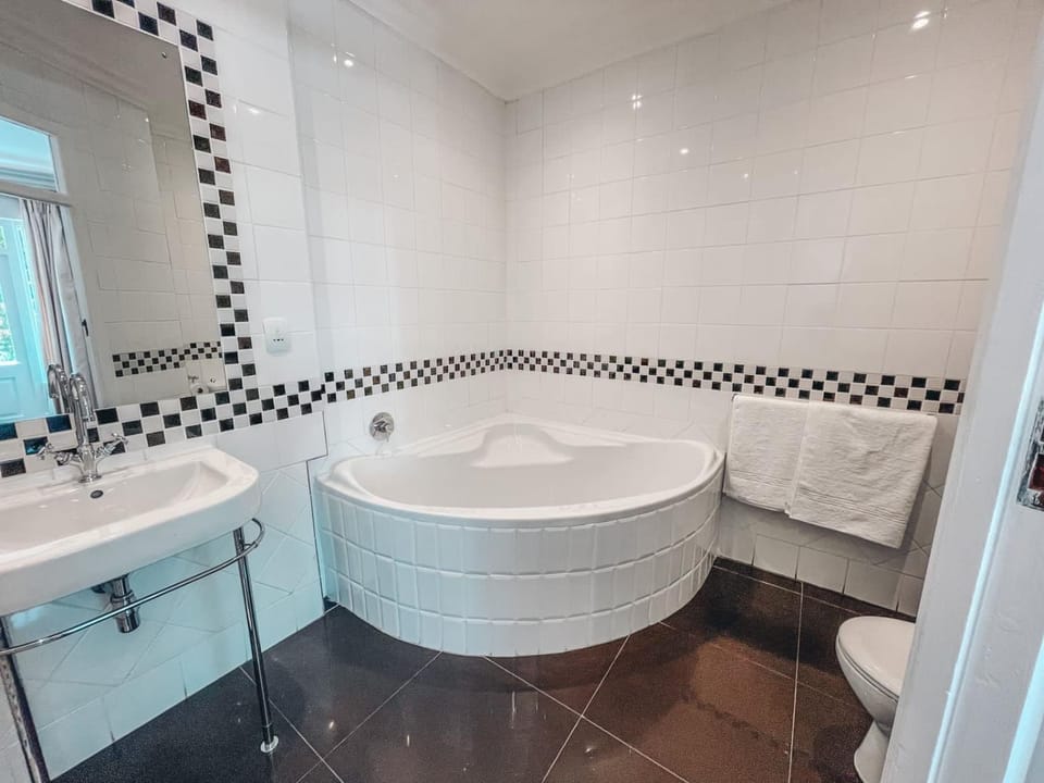 Toilet, Bathroom, Bath