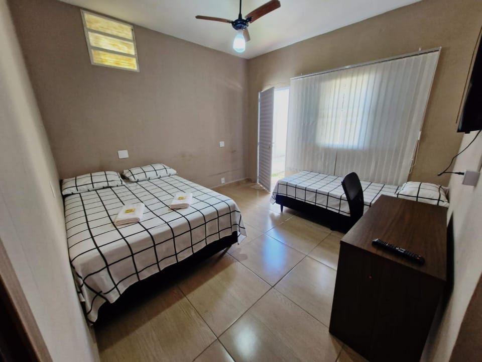 Bed, TV and multimedia, Bedroom