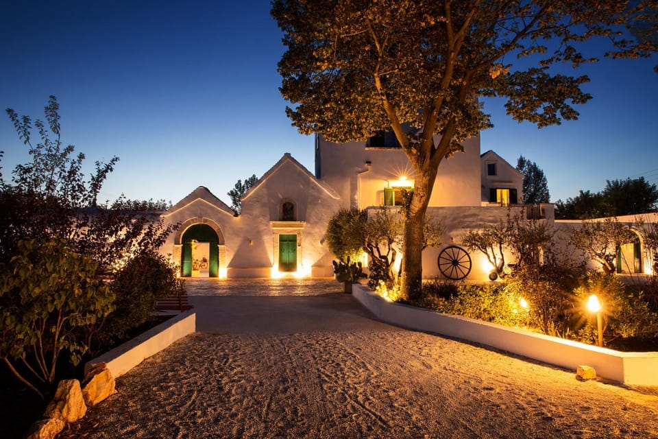 Property building, Facade/entrance, Night