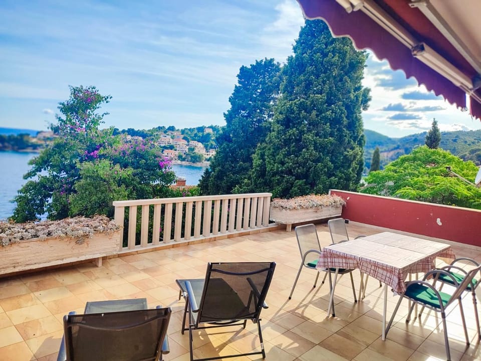 Day, Natural landscape, View (from property/room), Balcony/Terrace, Seating area, Dining area, Sea view