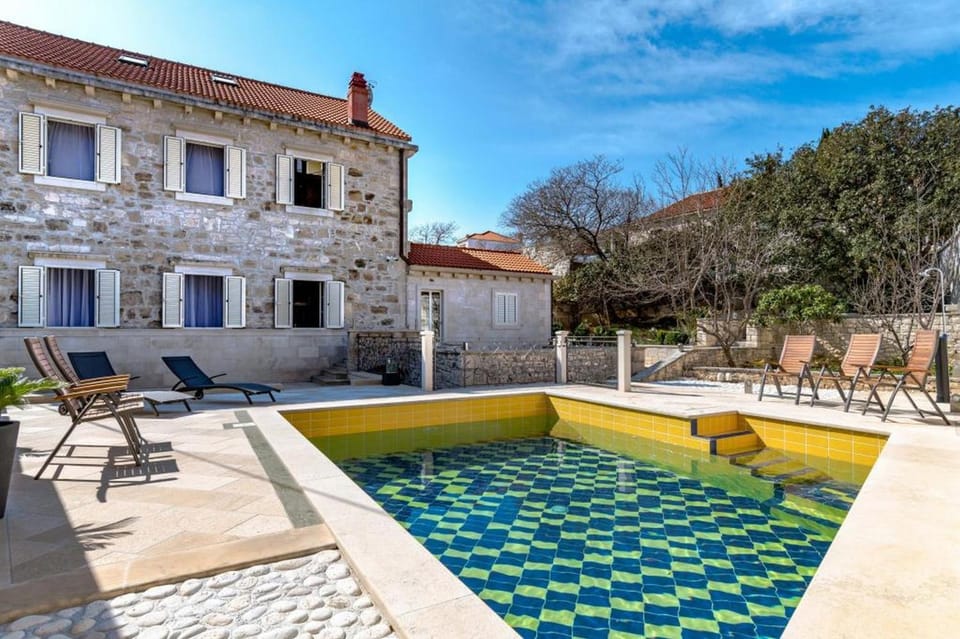 Swimming pool, Swimming pool