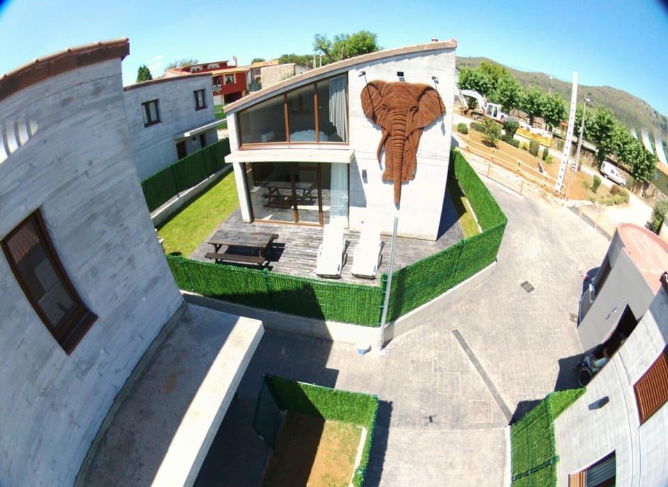 Cabañas La Senda de los elefantes Cabárceno House in Cantabria
