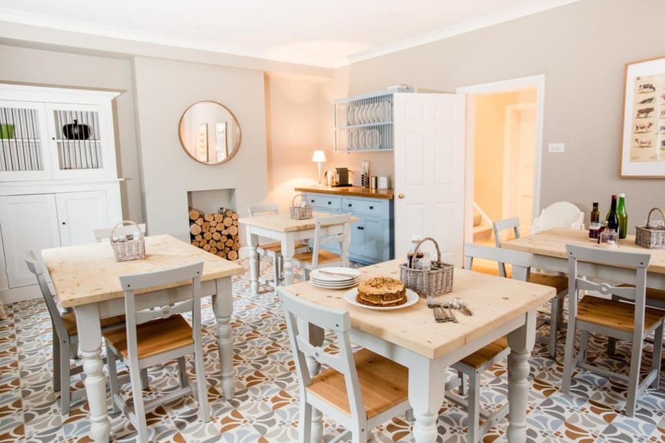 Coffee/tea facilities, Food and drinks, Dining area, Breakfast