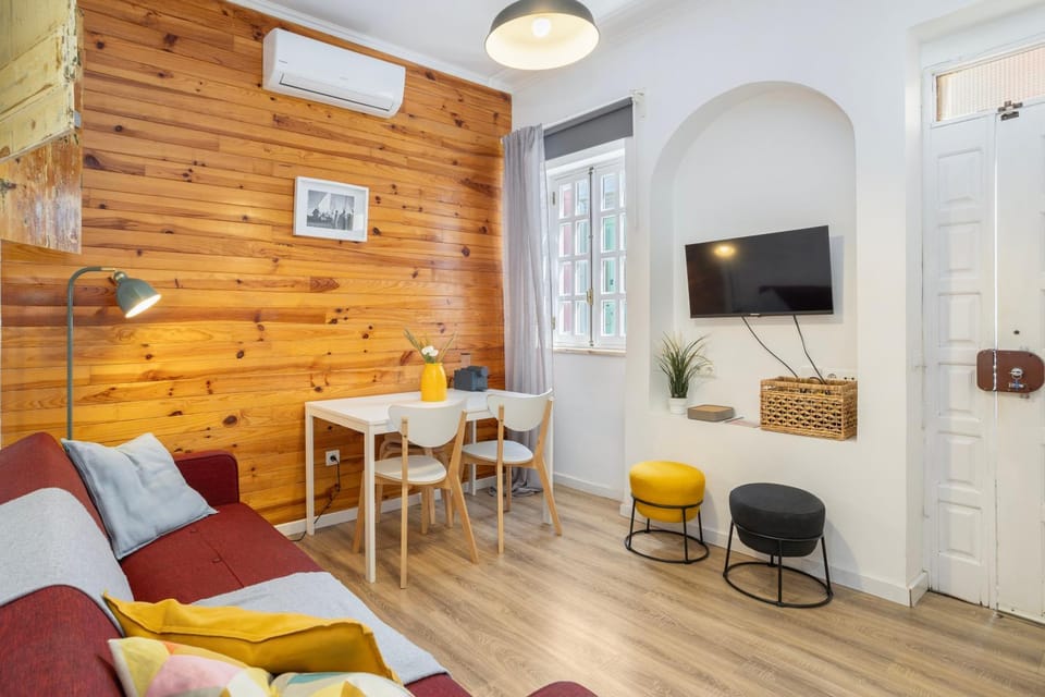 Communal lounge/ TV room, TV and multimedia, Dining area