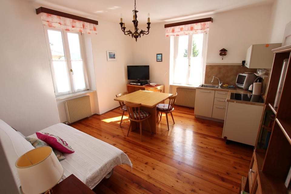 Kitchen or kitchenette, Living room, Dining area
