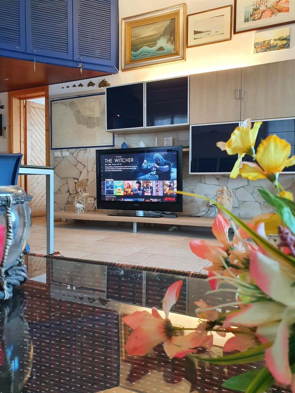 Communal lounge/ TV room, TV and multimedia