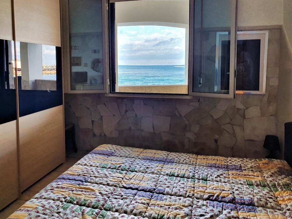 Bed, Photo of the whole room, Bedroom, Sea view