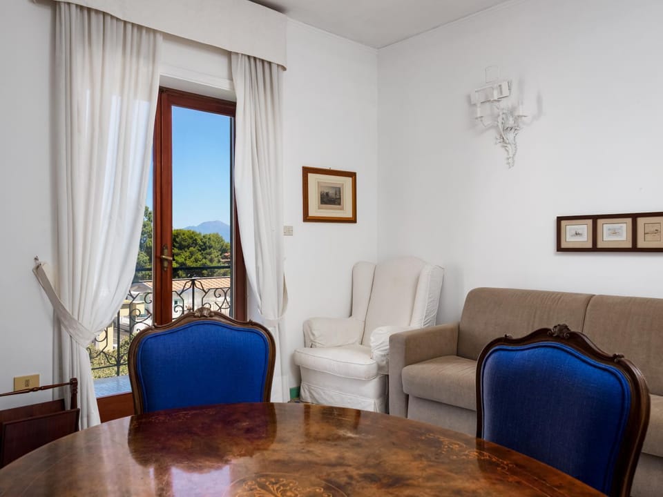 Living room, Landmark view