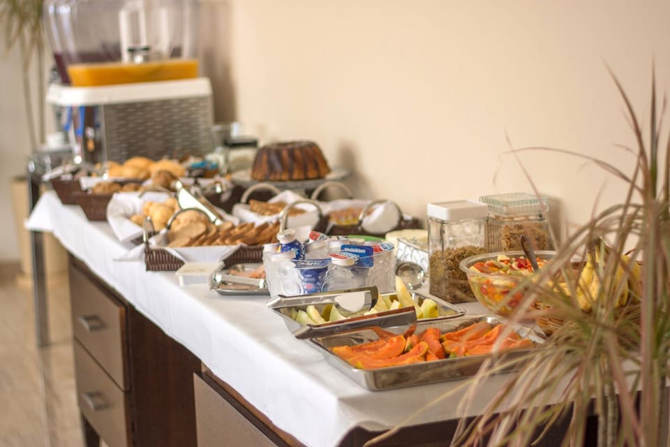 Restaurant/places to eat, Continental breakfast, Drinks