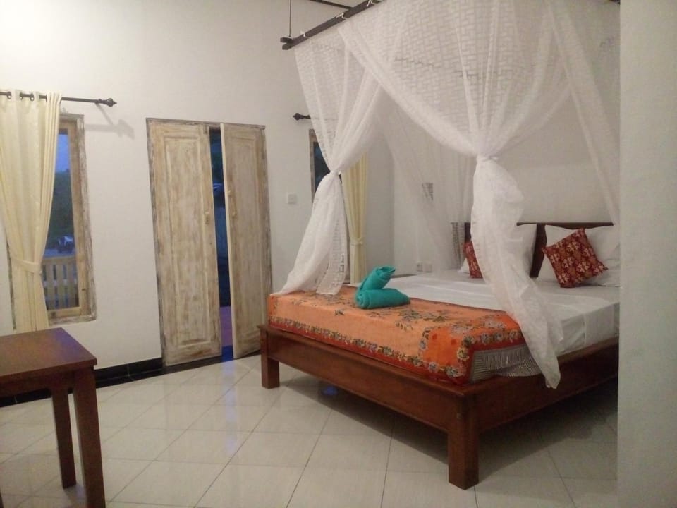 Bedroom, bunk bed
