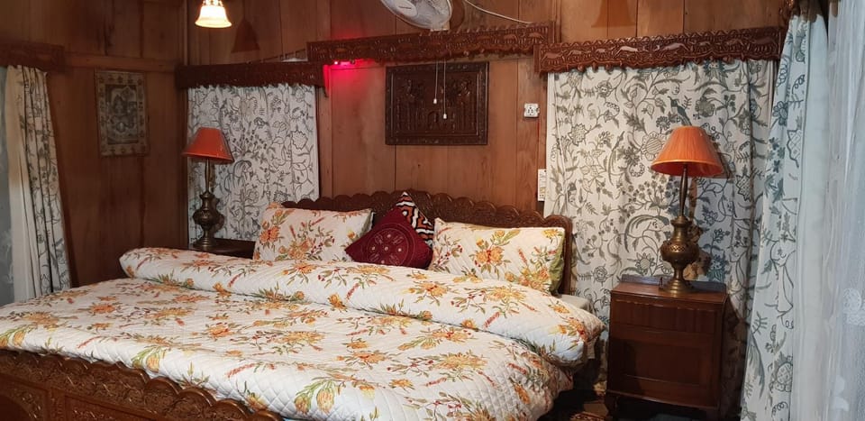 House Boat Hardy Palace Docked boat in India