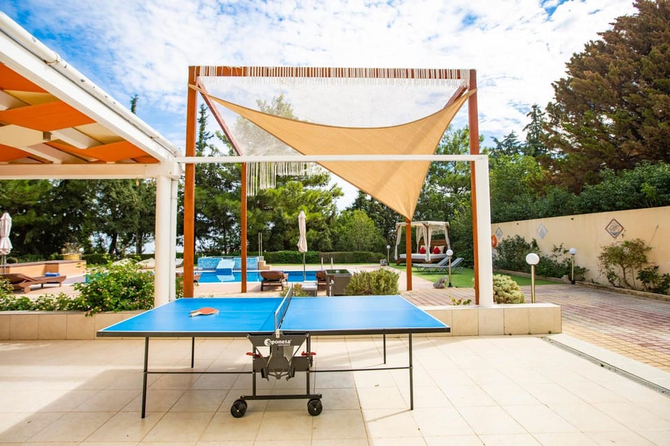 Table tennis