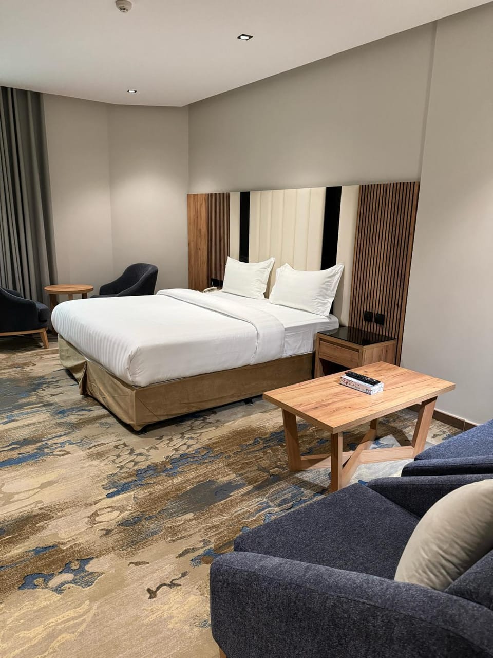 Bed, Living room, Photo of the whole room, Seating area, Bedroom