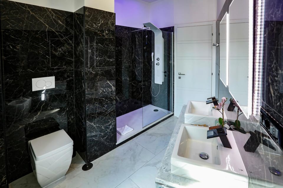 Shower, Toilet, Bathroom, Area and facilities