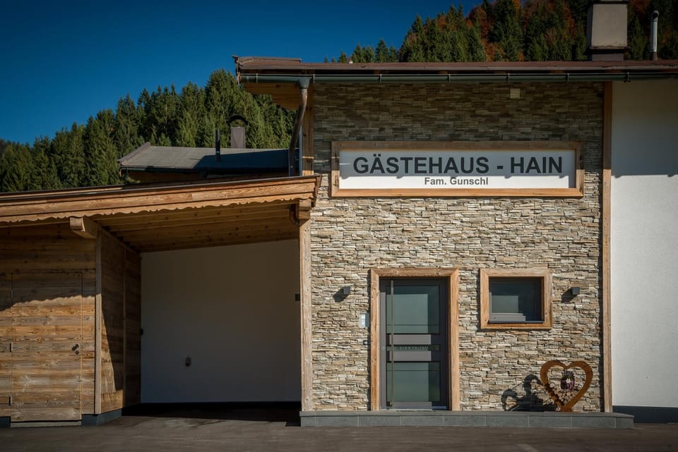 Facade/entrance