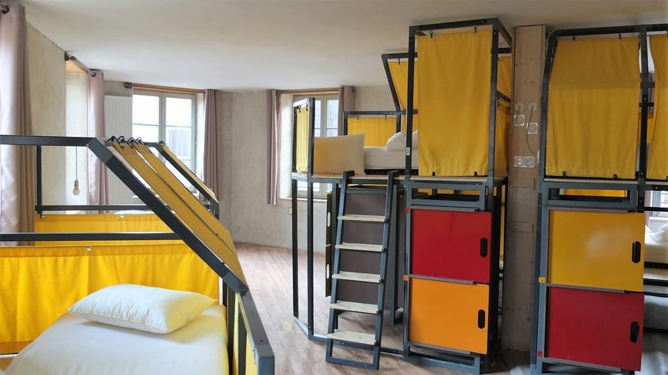 Bed, Photo of the whole room, Decorative detail, Bedroom, bunk bed, locker