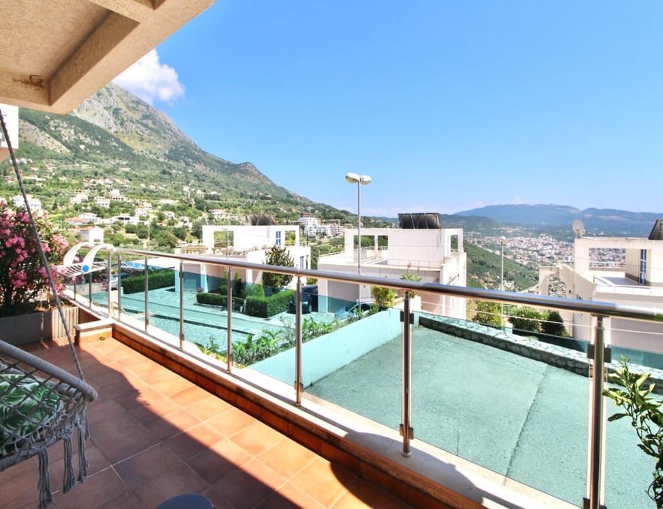 Patio, Natural landscape, View (from property/room), Balcony/Terrace, Mountain view