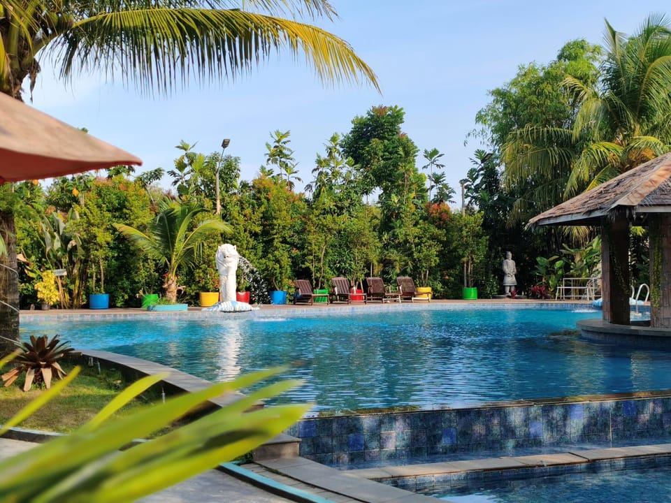 Swimming pool