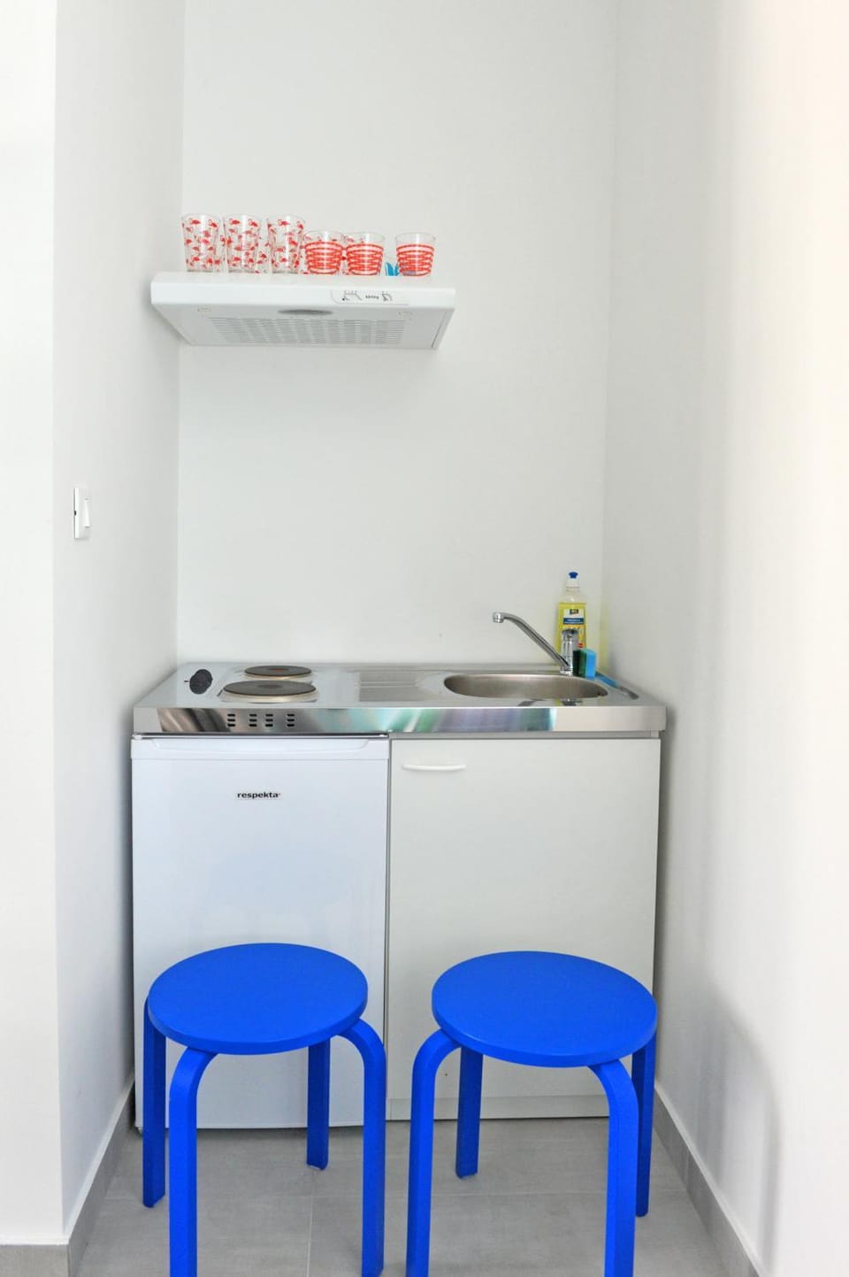 Coffee/tea facilities, Kitchen or kitchenette, Seating area, Dining area