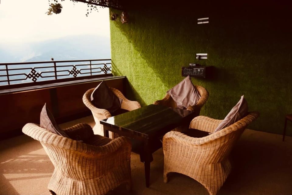 Balcony/Terrace, Seating area, Mountain view