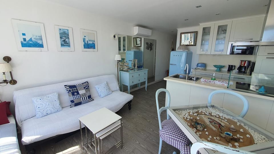 Kitchen or kitchenette, Living room, Dining area, stove