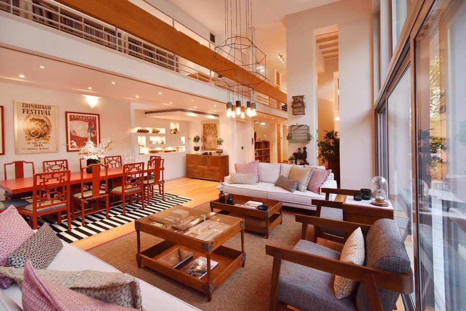 Living room, Seating area, Dining area