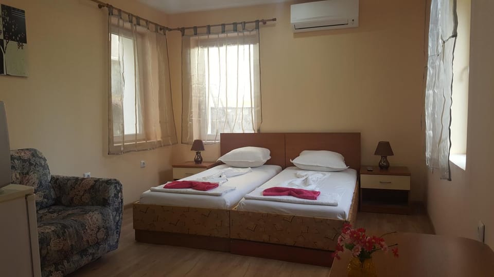 Living room, Dining area, Bedroom