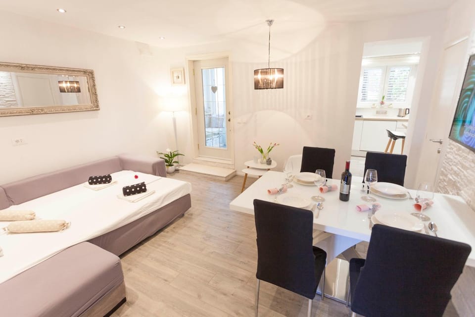 Bed, Living room, Dining area