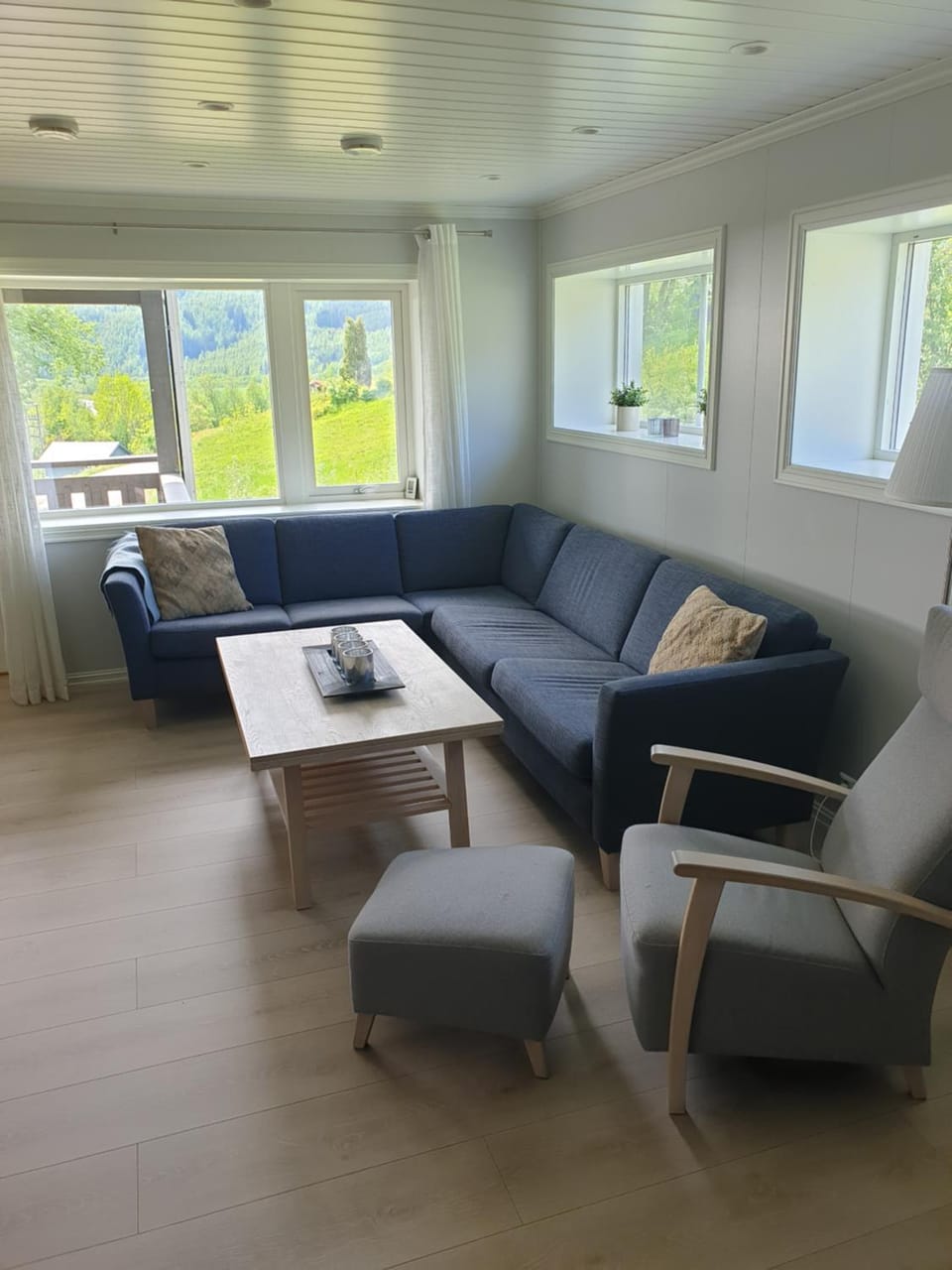 Living room, Seating area