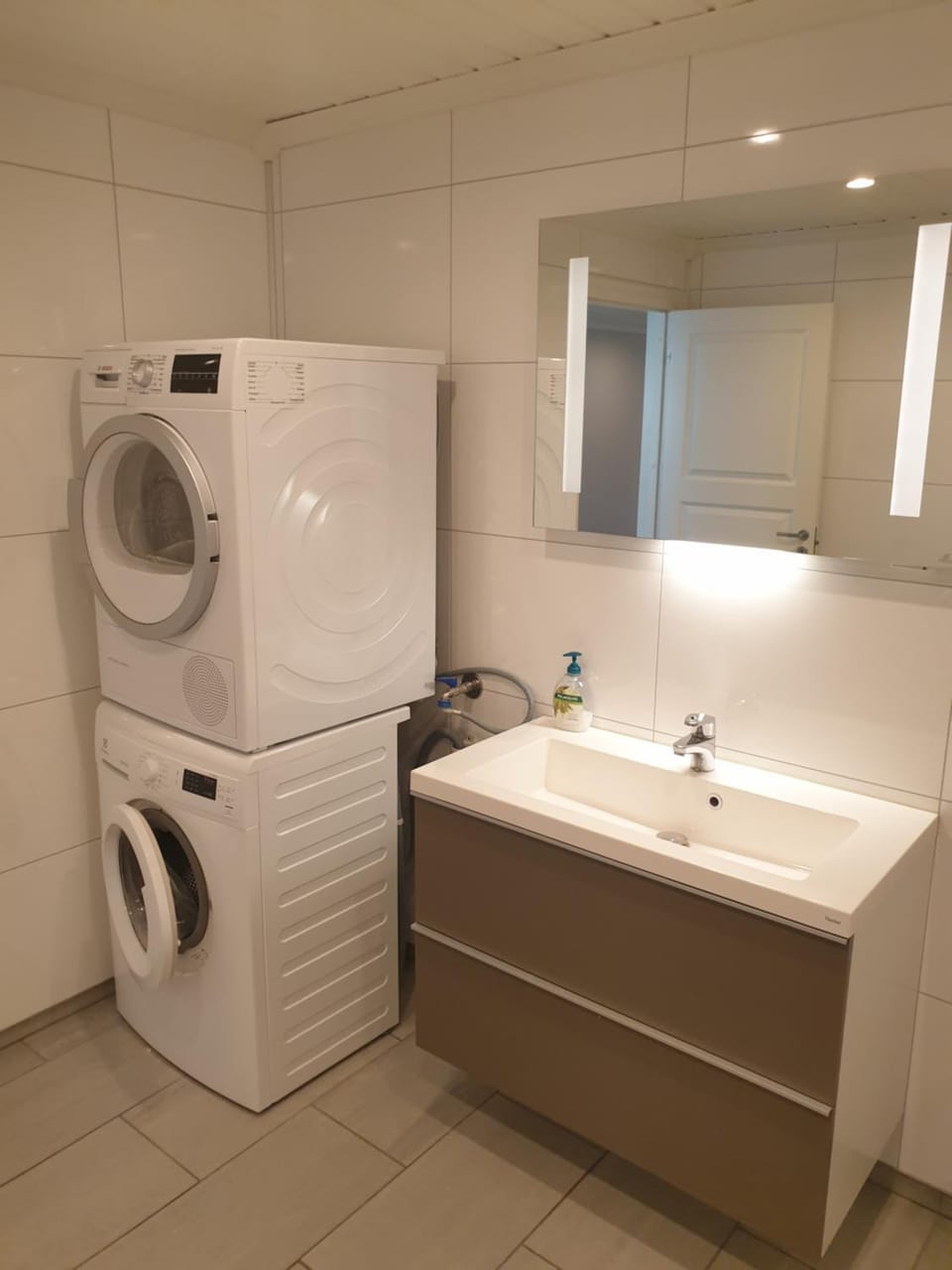 Bathroom, washing machine, dryer