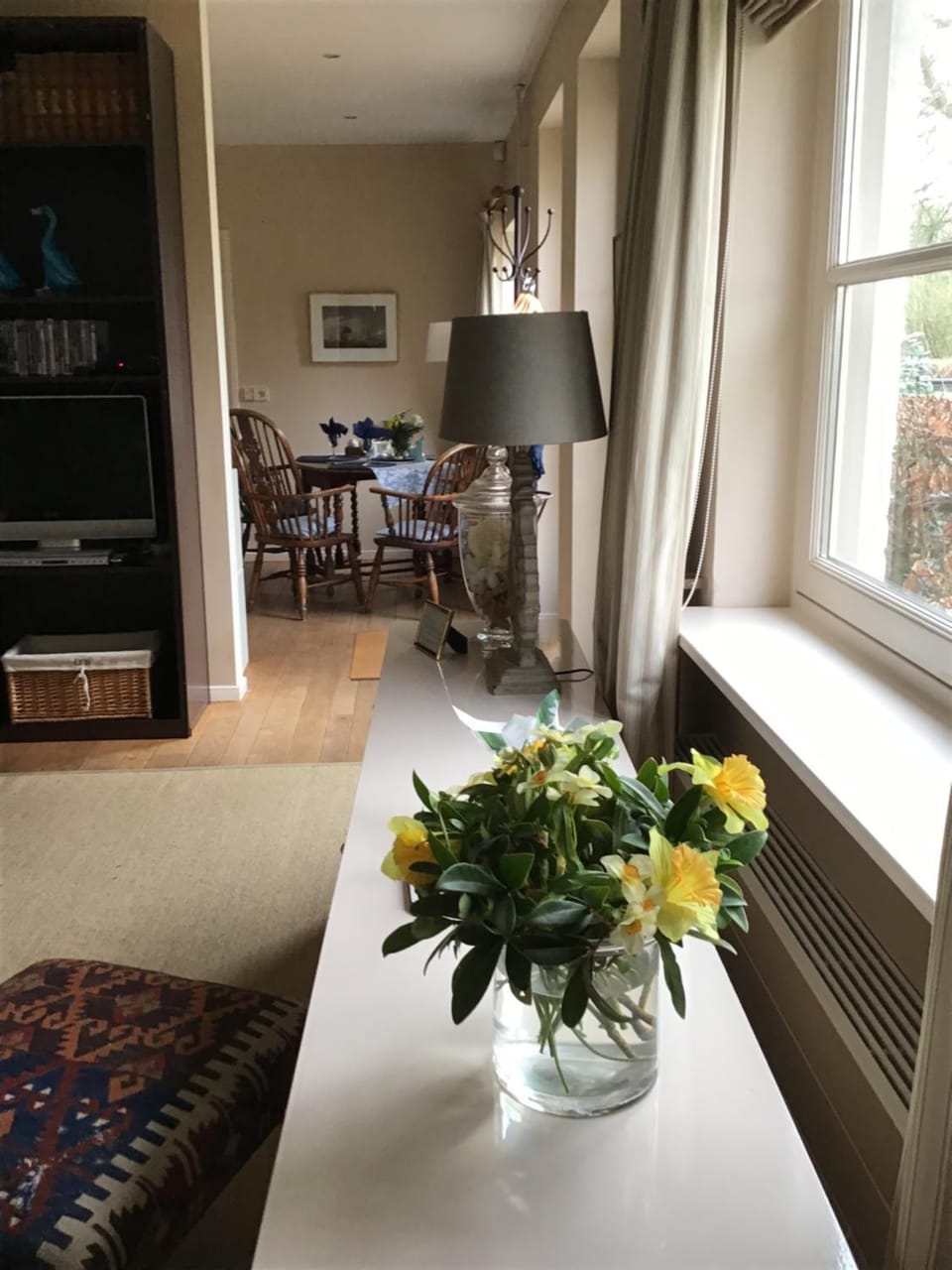 Living room, Photo of the whole room, Decorative detail, Seating area, Dining area