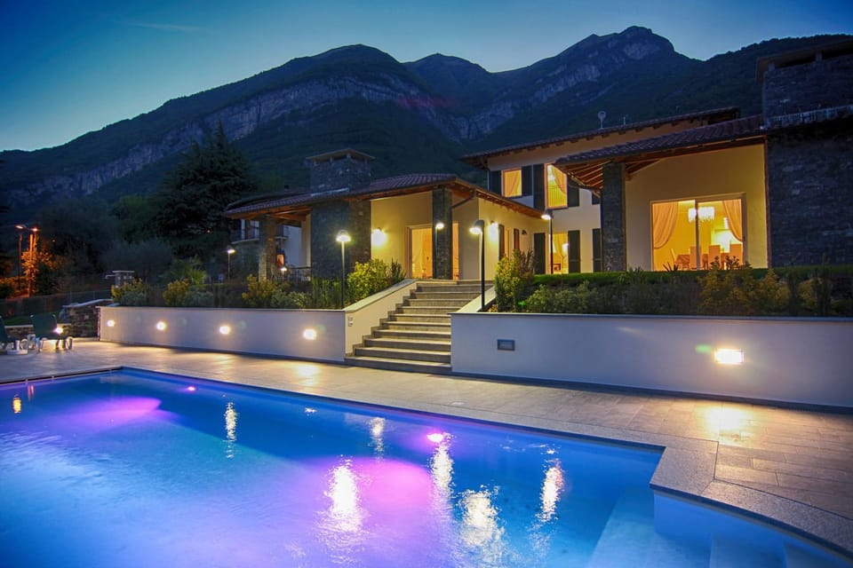 Mountain view, Pool view