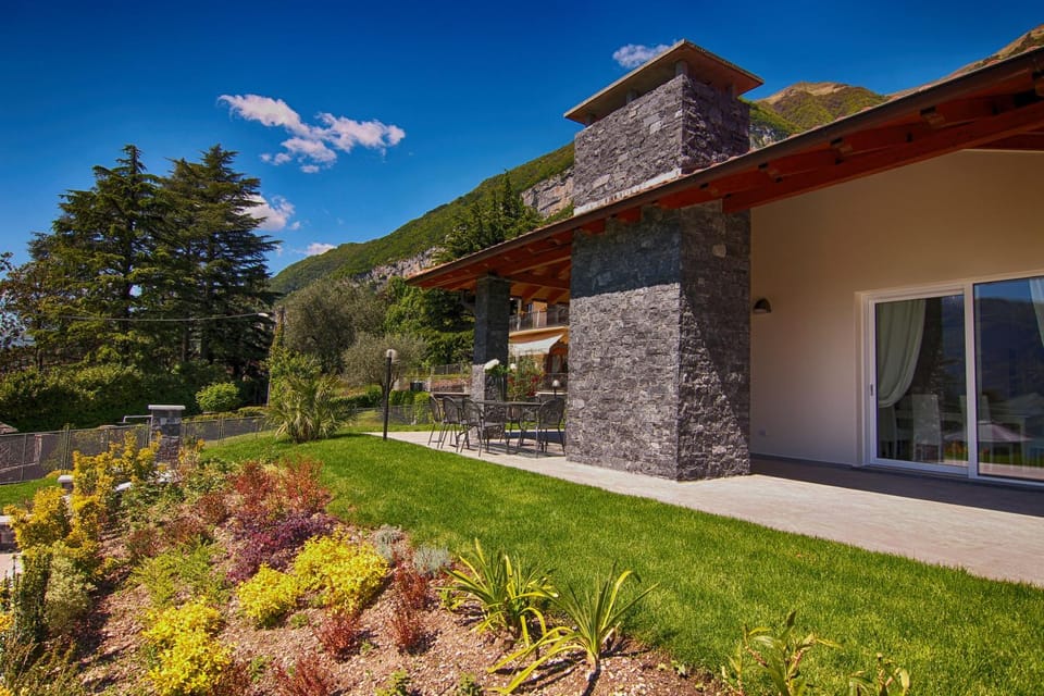 Patio, Garden, Mountain view